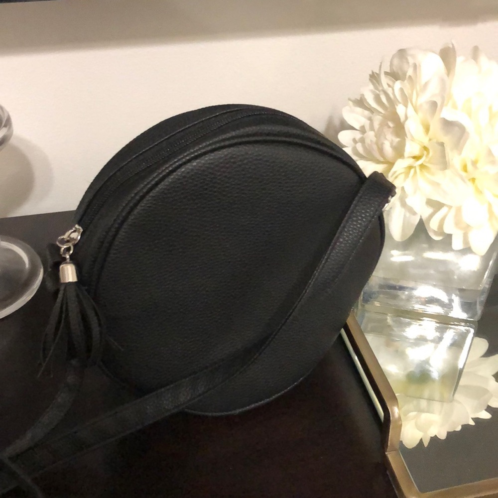 Circle crossbody bag